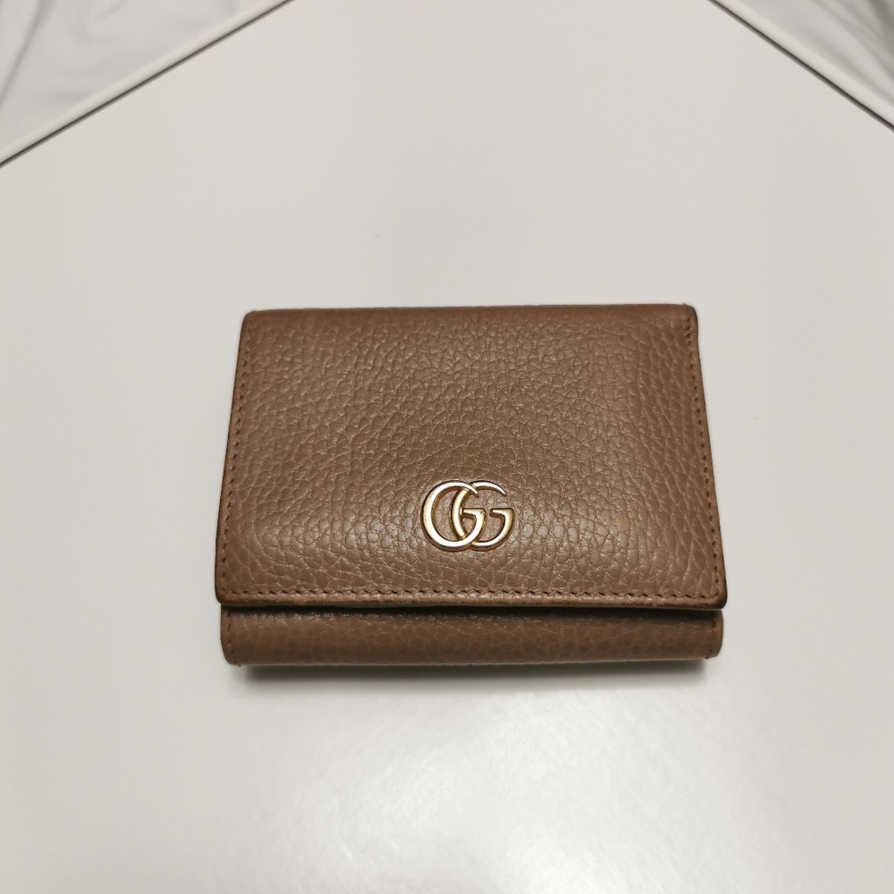 Gucci GG Marmont Petite Trifold Wallet Taupe Beige Textured Leather Gold HW